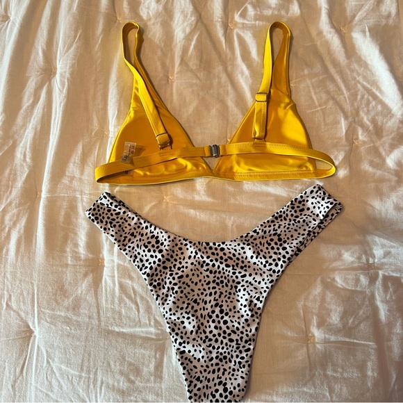 Bikini - Picture 2 of 2